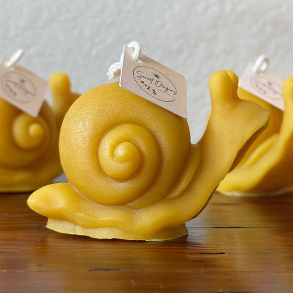 Snail Beeswax Candle 2oz