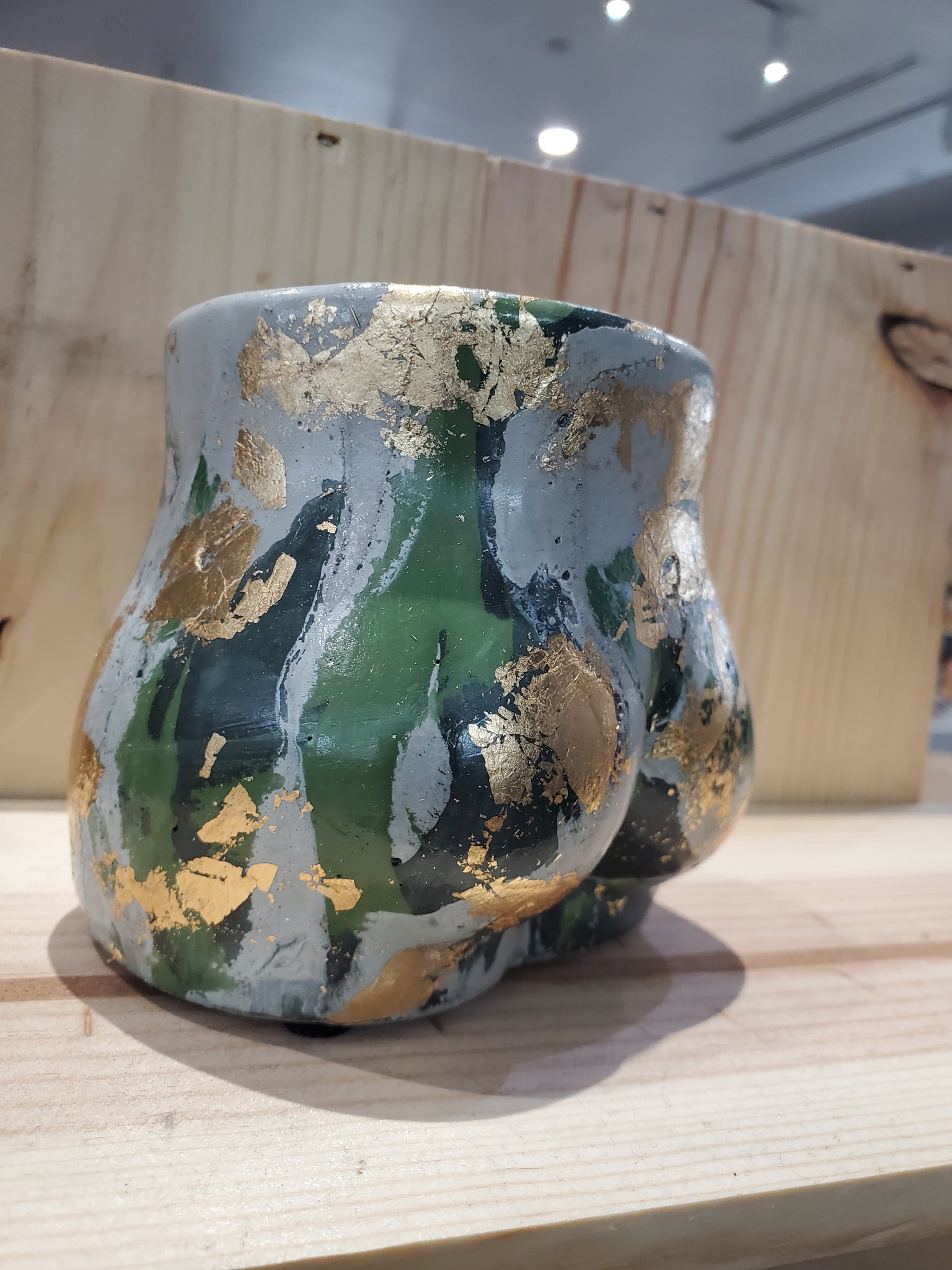 Booty Large Plant Pot